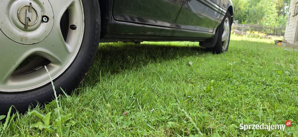 Opel Astra 14 benzyna z klimatyzacja garażowany Rzeszów