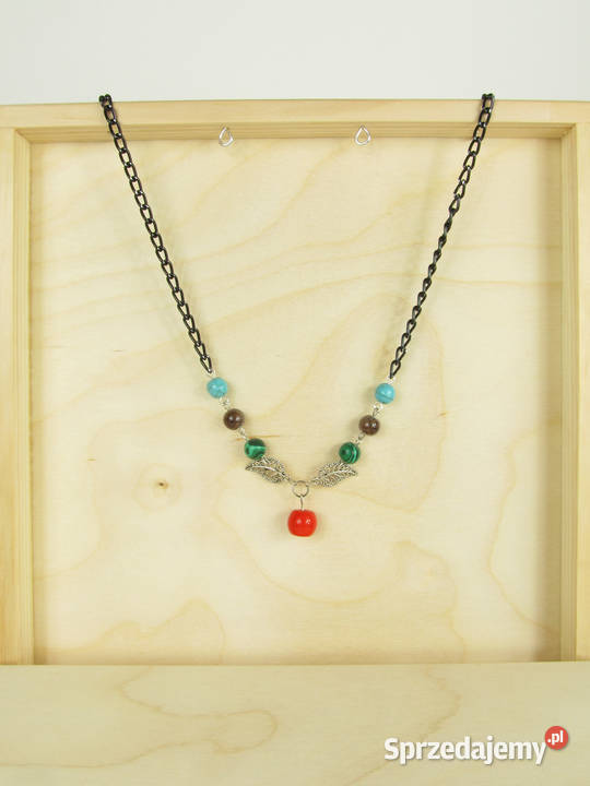 Naszyjnik z czerwonym jabłuszkiem i listami na Katowice