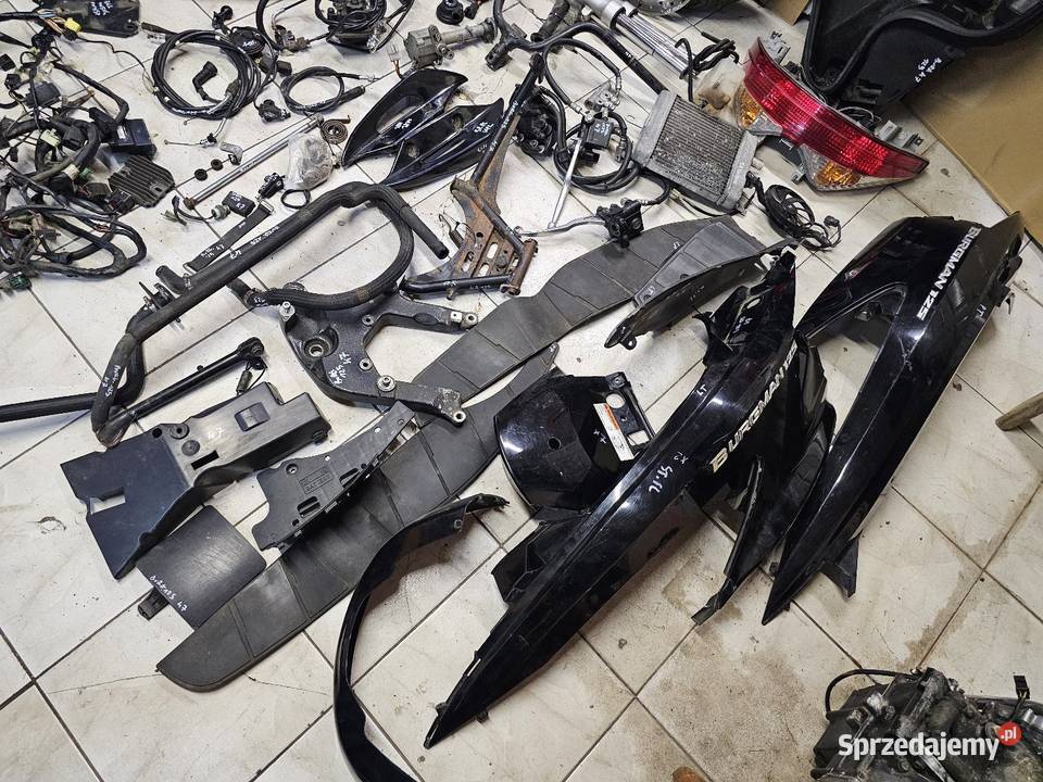 Suzuki Burgman 125 k7 części owiewki bak koło sprzedam