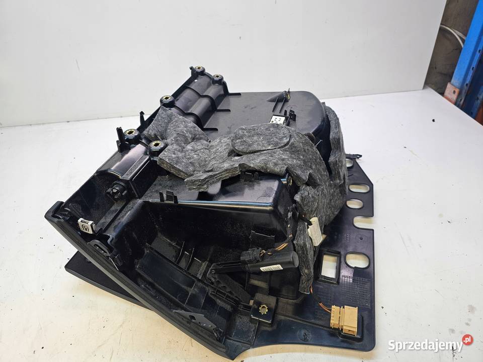 SCHOWEK PASAŻERA AUDI Q5 8R 8R1857035D 6 osobowe Przystajń