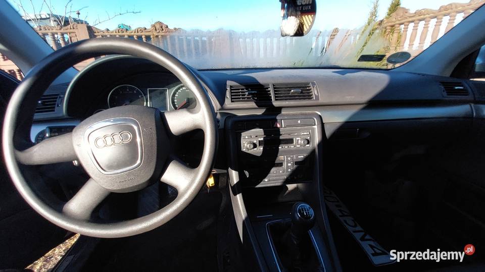 Audi A4B7 uszkodzone CD Sucha