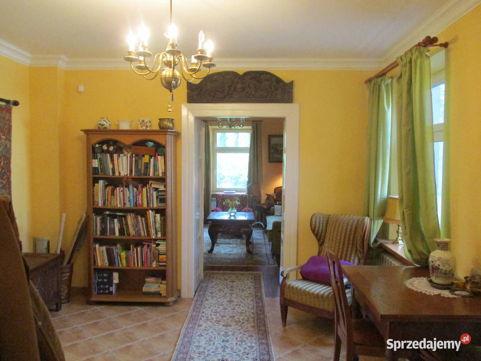 Uroczy dom z dużym ogrodem i 2 garażami Krosna 3400m2 Zręcin