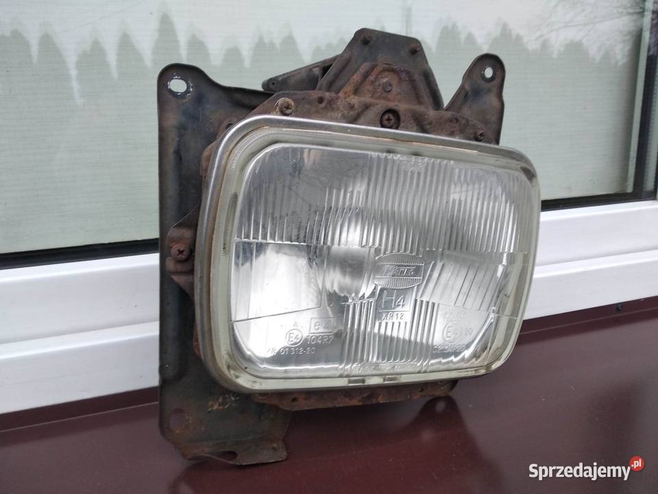 Nissan Navara D21 King Cab lampa przednia prawa