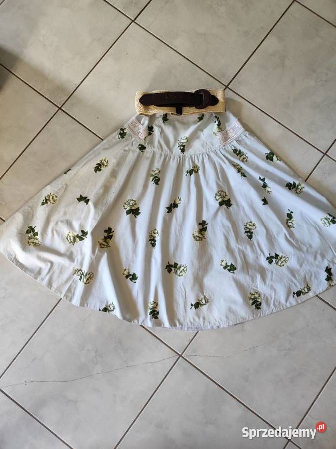 rozkloszowana z koła letnia spódnica falbany Kielce