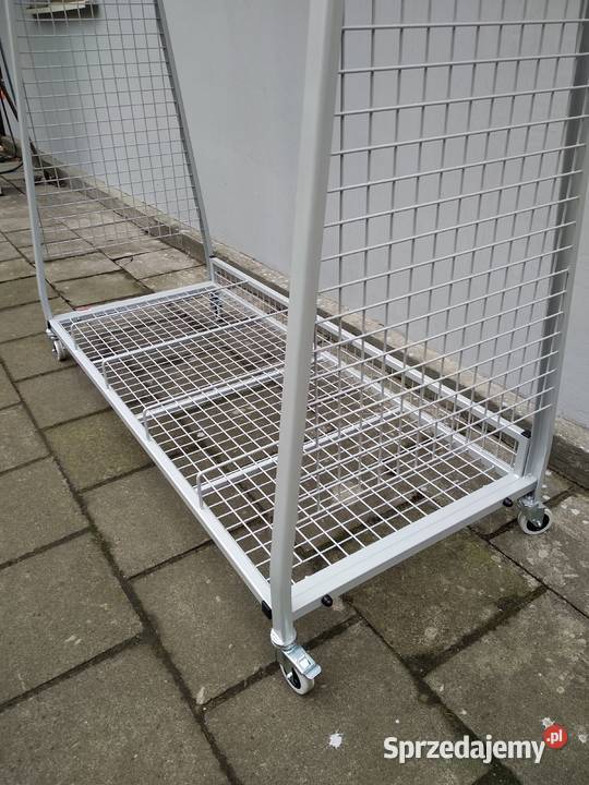 Wieszak na odzież ochroną w budownictwie Poznań