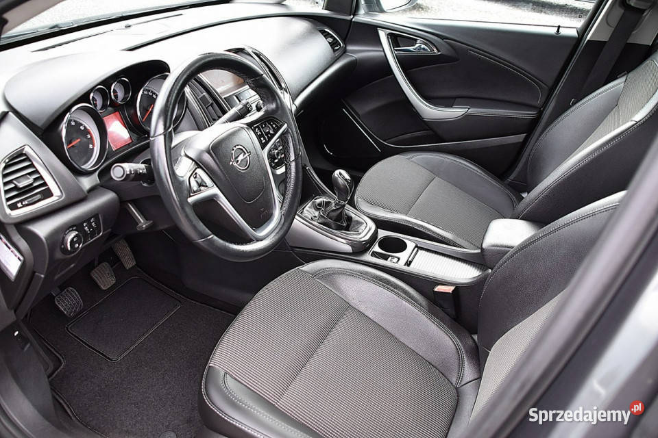 Opel Astra 14T 140 Cosmo Navi Półskóra Gwarancja sprzedam