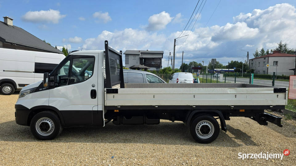 Iveco Daily 35S16 V 23 niski przebieg ładny stan Rok produkcji 2018 Chełm Śląski