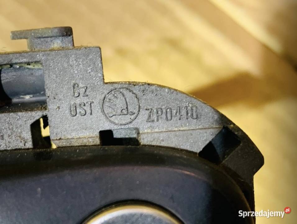 1U0837885 klamka drzwi lewa przód skoda octavia