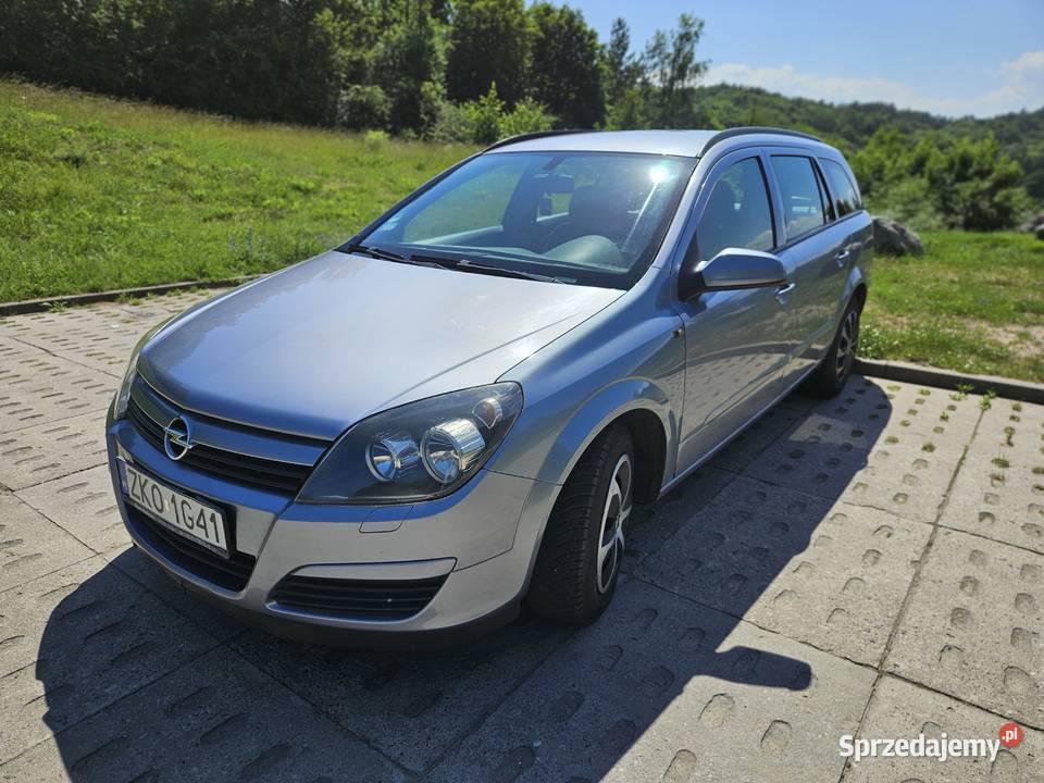 Opel Astra kombi przestronne i funkcjonalne auto Gdańsk