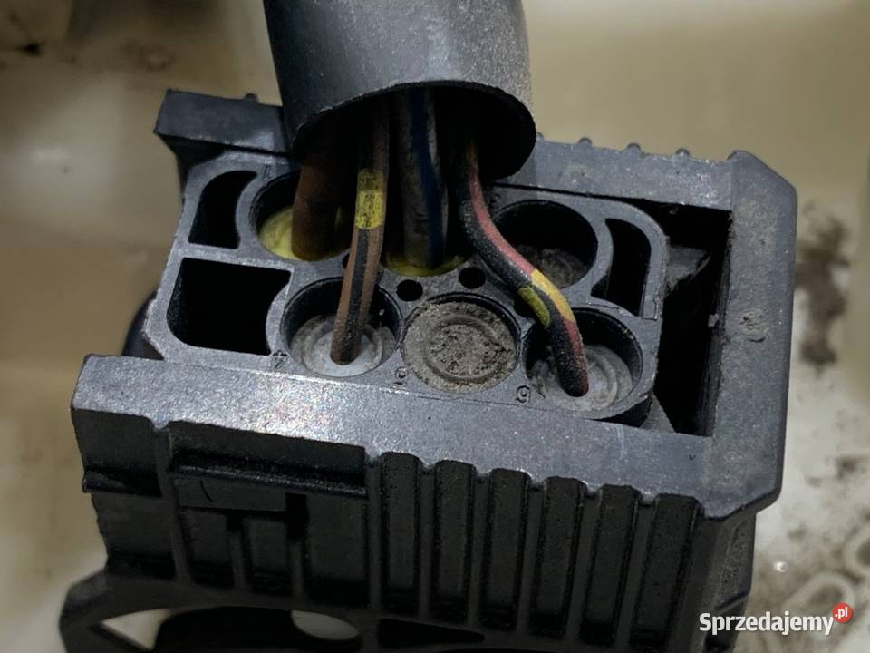 POMPA PALIWA BMW E46 228222009002 16 115 0105 podkarpackie