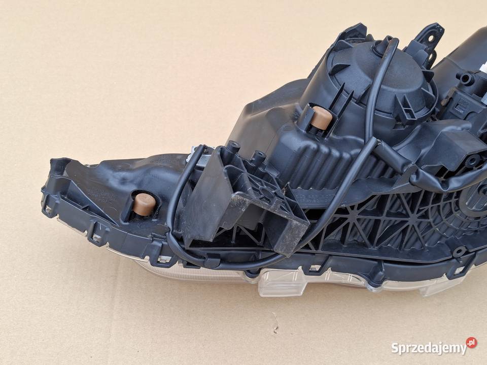 MITSUBISHI ASX I LIFT REFLEKTOR PRAWY LAMPA Bieleń