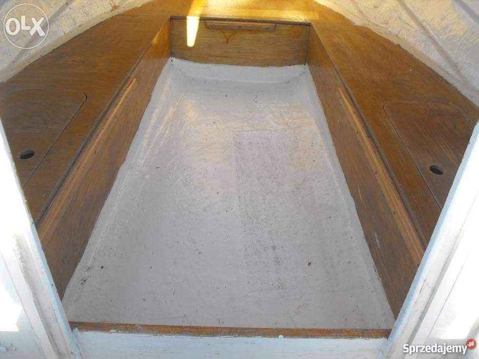 Łódź kabinowamotorowa wędkarska z przyczepą