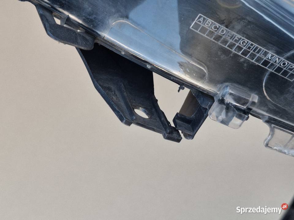 PEUGEOT 308 0711 REFLEKTOR PRAWY LAMPA PRAWA Bieleń