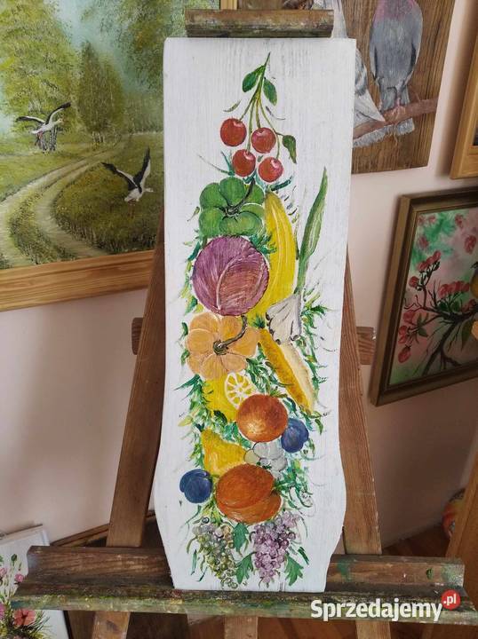 Owoce warzywa na białej desce