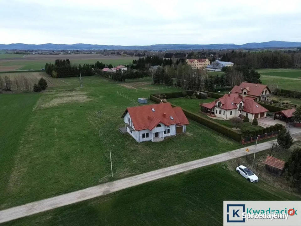 sprzedaży domu wolnostojącego 258m2 Moderówka 2015zł/m2