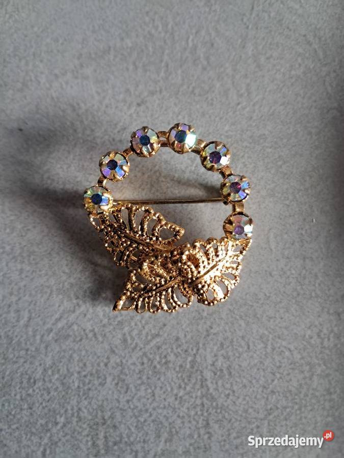 okrągła broszka z prlu z 7 cyrkoniami stan Sandomierz sprzedam