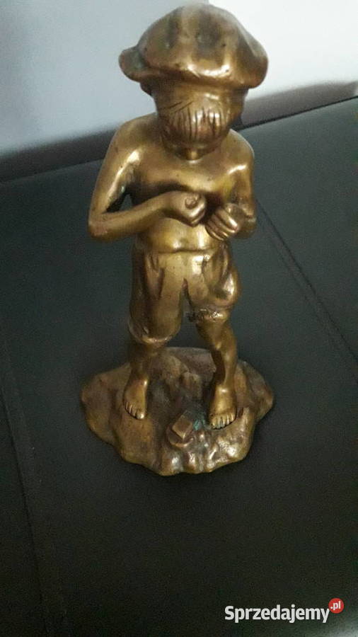 Figurka rzeżba z brązu chłopca sygnowana XIX XX lubelskie Janów Lubelski