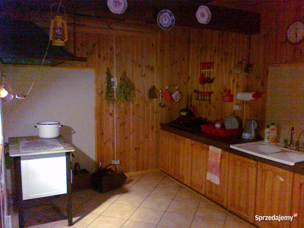 Drewnianomurowany dom Dzięciołkiem w bliskim sąs Szynkarzyzna