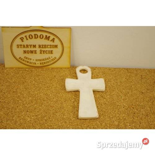 Ceramiczny krzyżyk ścienny z ornamentem