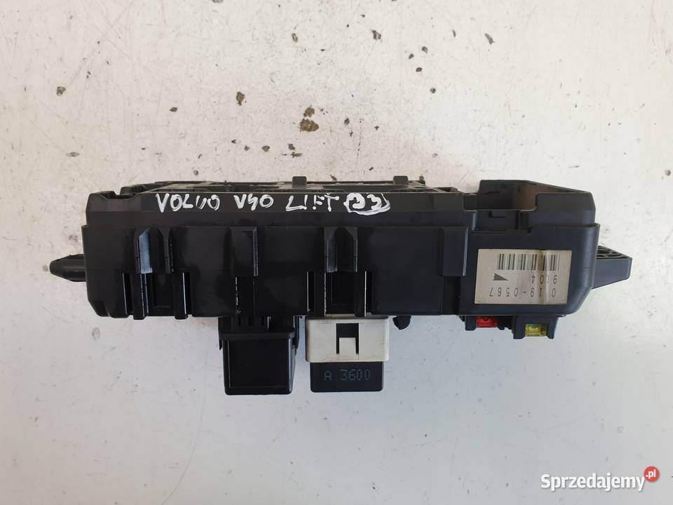 Volvo S40 V40 lift 19 D SKRZYNKA BEZPIECZNIKÓW Janów