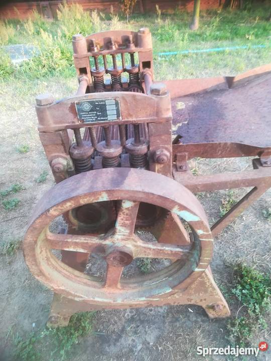 Zabytkowa międlarka do lnu i konopi z 1954 roku Dulcza Wielka