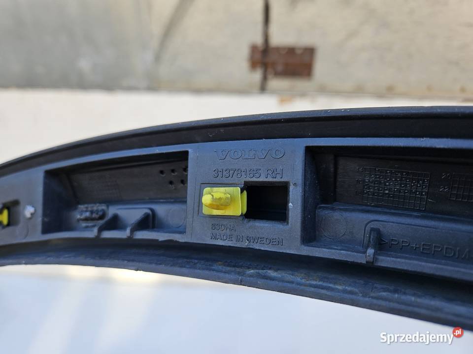 VOLVO XC90 II LISTWA BŁOTNIKA PRAWY TYŁ PRAWA Listwy i nakładki