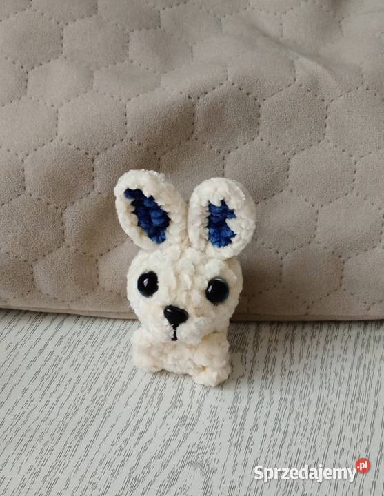 Króliczek wykonany na szydełku Łask