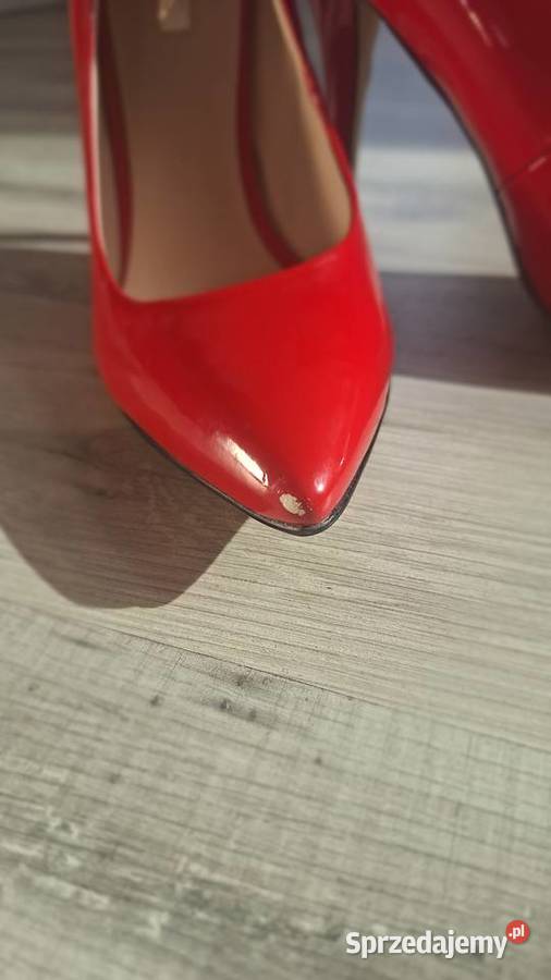 Szpilki czerowne Guess lubelskie