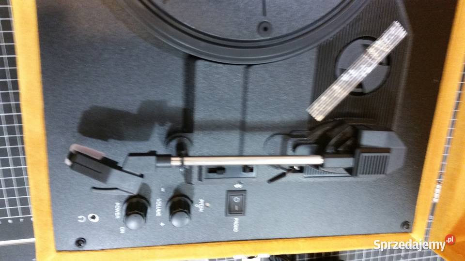 Gramofon CROSLEY VOYAGER CR8017UMD1 sprzedam