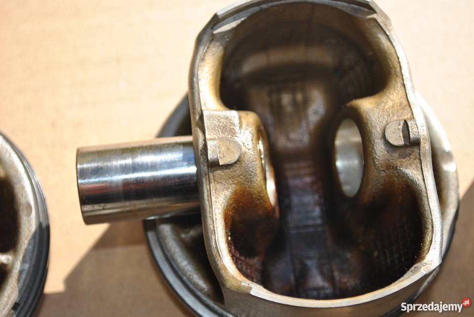 Tłoki tłok piston BMW E90 E91 E92 E93 E60 F10 Poręba