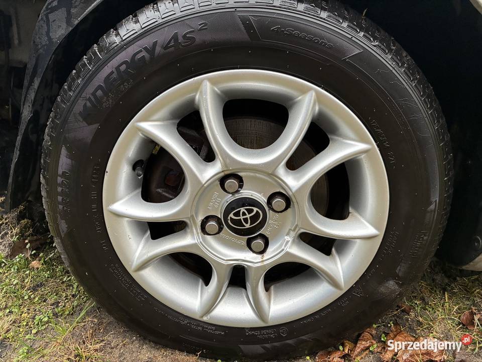 Toyota Yaris 13 VVTi 2001 kolizji w tył Rok produkcji 2001 Kłodawa