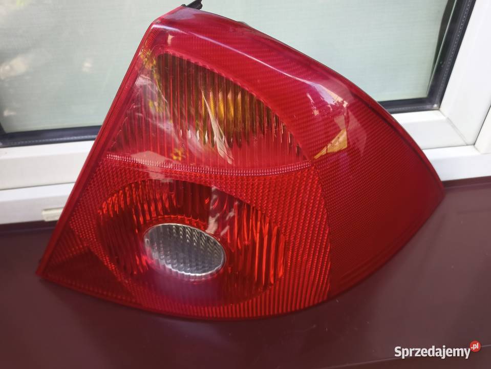 Ford Mondeo MK3 III HB hatchback lampa tył tylna łódzkie Sieradz