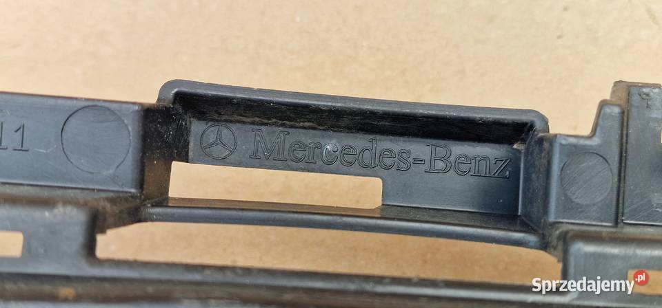 MERCEDES EQC N293 KRATKA ŚRODKOWA ZDERZAKA PRZÓD Bieleń