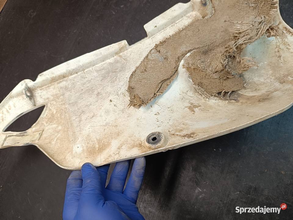 Owiewka osłona plastik boczek tył części Suzuki Gołaczewy