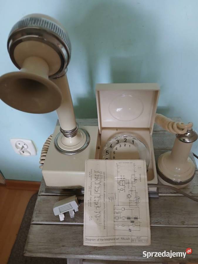 Polski telefon stacjonarny z czasów PRL u małopolskie Kraków