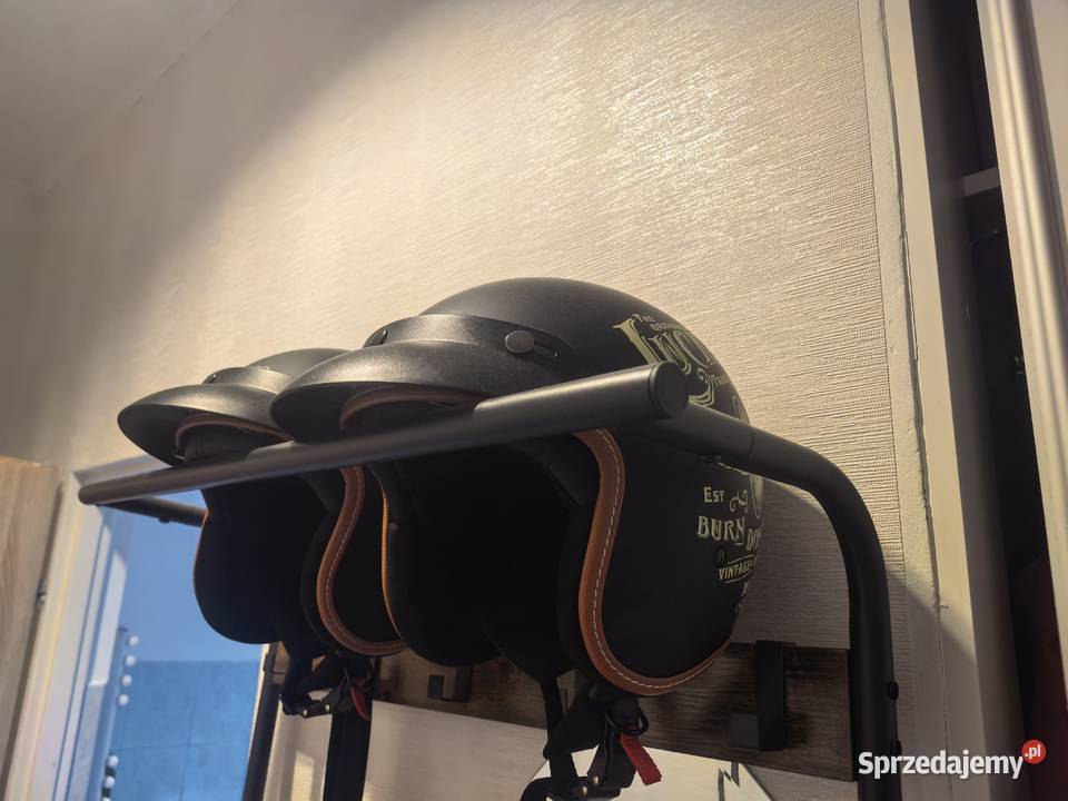 Sprzedam kaski retro L i XL Kaski Piła