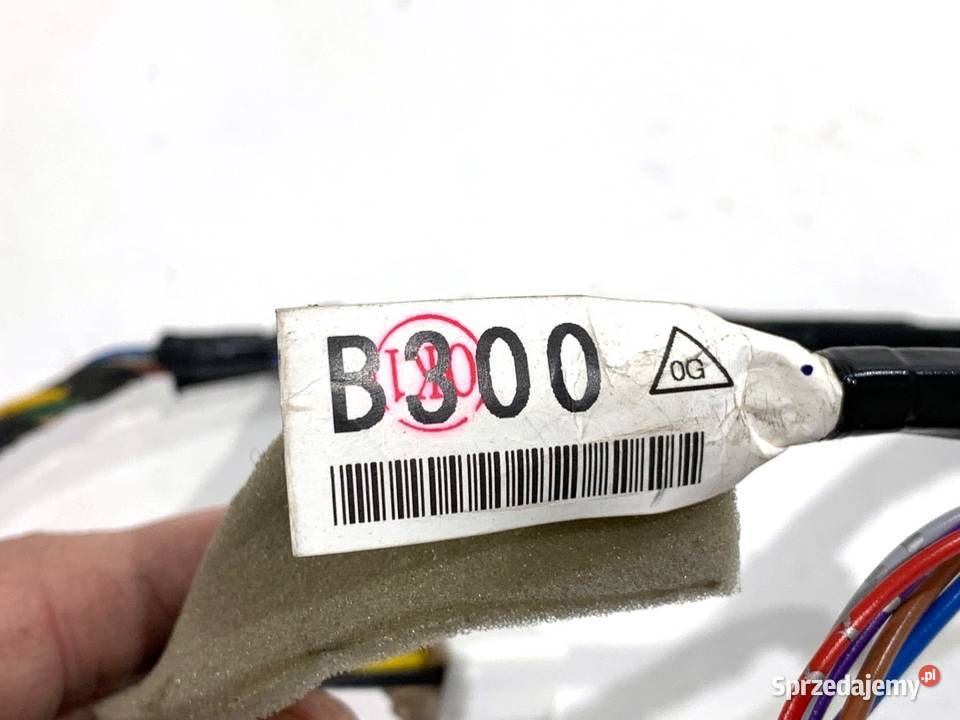 WIĄZKA DRZWI TYŁ PRAWY MITSUBISHI OUTLANDER III Drzwi sprzedam