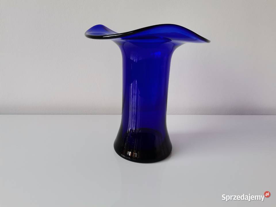Stary niebieski wazon szkło kobaltowe design PRL śląskie