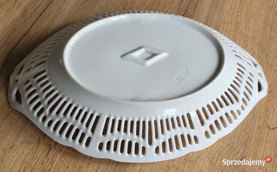 Zabytkowa ażurowa patera z uszami w secesyjnym Kraków