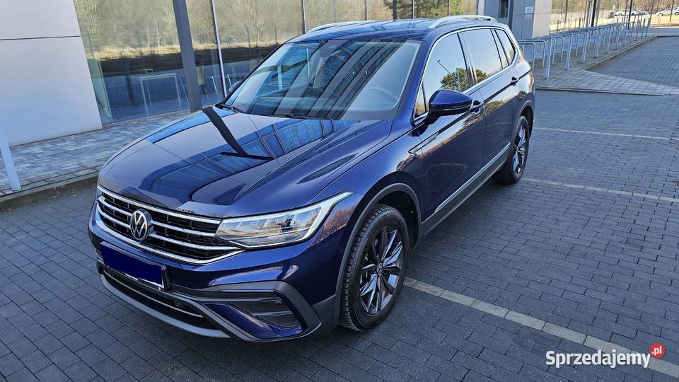 VW Tiguan 2023 Allspace Hak bezwypadkowy Salon niebieski