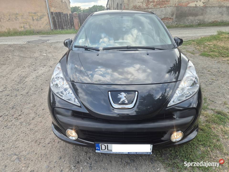 Peugeot 207 14 8V 75 trwały prosty 2009 5 benzyna Legnica