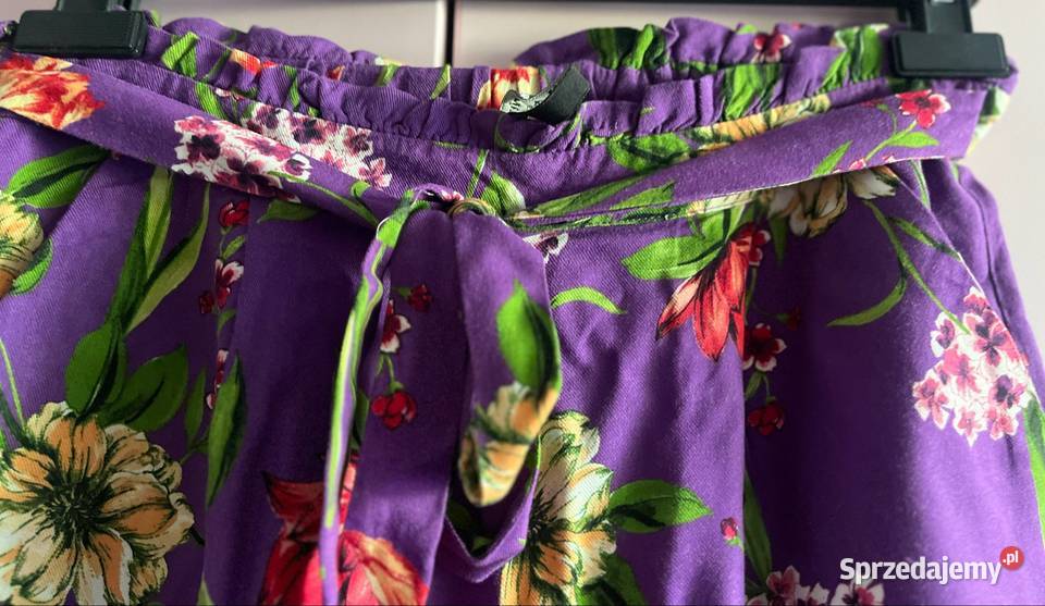 Szorty w kwiaty Stradivarius Moda i Styl Dąbrowa Górnicza sprzedam