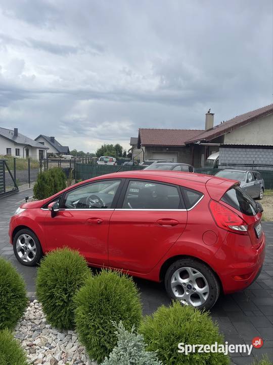 Ford Fiesta Titanium 125 benzyna styl komfort i immobilizer Rosochata sprzedam