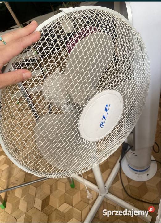 Wiatrak stojący sprawny obraca się odbiór Lublin