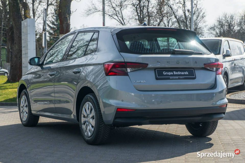 koda Fabia Essence 10 MPI 80 Dostępny ręki IV ESP Fabia łódzkie Łódź