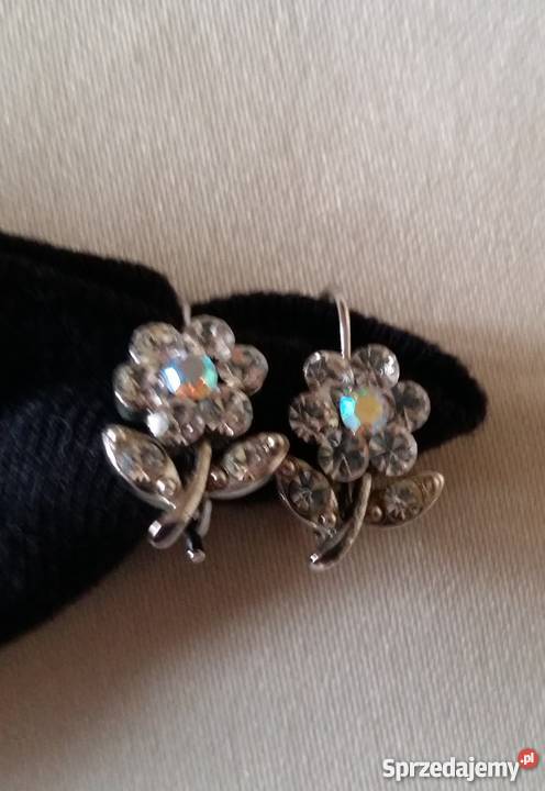 Kolczyki wiszące kwiatki z listkami