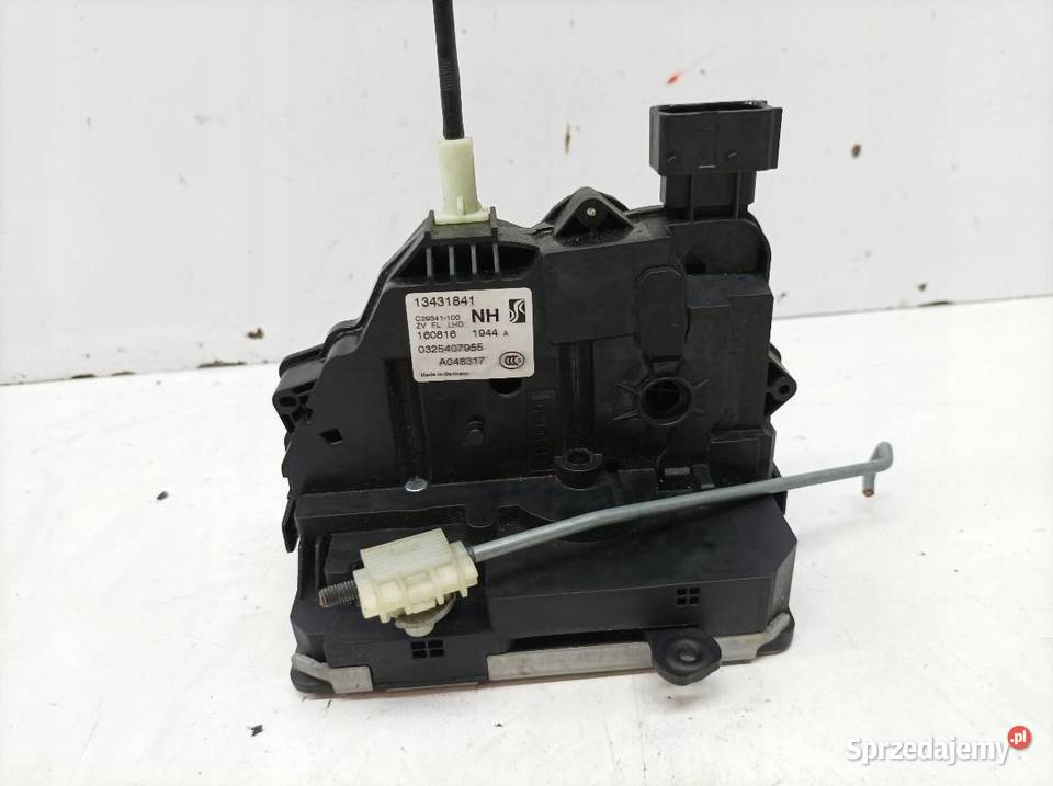 ZAMEK DRZWI LEWY PRZÓD EU 13431841 Opel Astra V