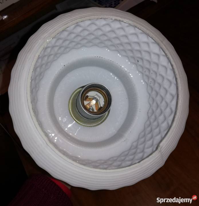 Lampa wisząca z białym szklanym kloszem PRL mazowieckie Warszawa