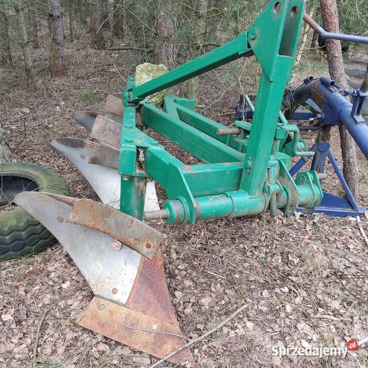 Pług trzyskibowy zagonowy Maszyny rolnicze