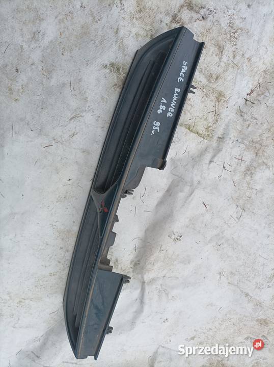 Mitsubishi Space Runner grill atrapa Rok produkcji 1995 Skoczów
